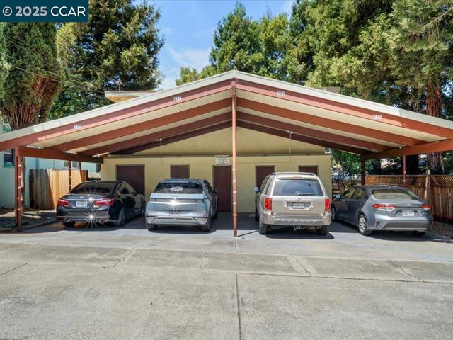 221 Green St, Martinez CA: https://media.crmls.org/mediaz/621f9697-09c1-4018-b798-5717cc9c2856.jpg