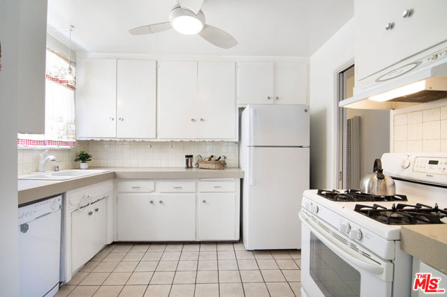 3556 Butler Avenue, Los Angeles CA: https://media.crmls.org/mediaz/621f9bd3-a662-47dc-ae02-c903279727ac.jpg