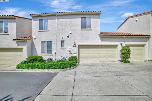3312 Amaryllis Cir, San Ramon CA: https://media.crmls.org/mediaz/62210135-cfd4-40ed-85bc-536ca39b8ed3.jpg