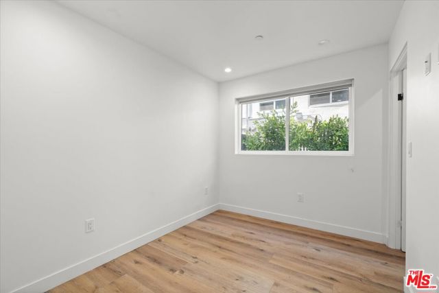 841 N Mccadden Pl, Los Angeles CA: https://media.crmls.org/mediaz/62212dcf-d829-4fc9-9256-46f2807bb7d5.jpg