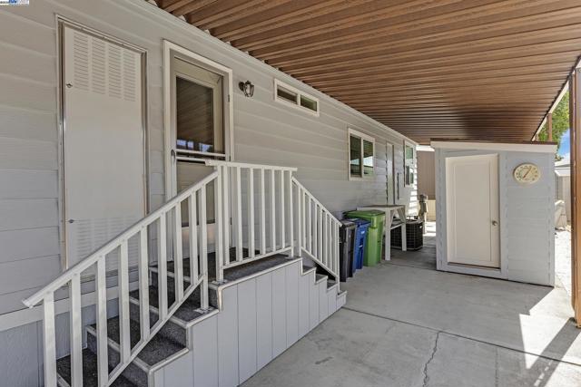 29360 Middleborough Way, Hayward CA: https://media.crmls.org/mediaz/622130ed-fe91-4671-965a-4893d769038a.jpg