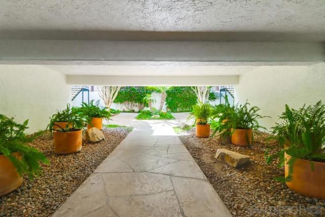 835 E Ave, Coronado CA: https://media.crmls.org/mediaz/62213120-3e7c-4346-8602-17bc0c5ca435.jpg