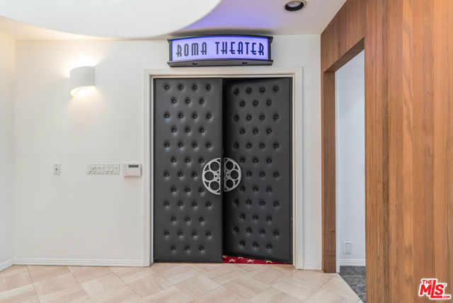 4611 Roma Court, Marina del Rey CA: https://media.crmls.org/mediaz/6221beb0-824e-40a0-be14-f76d26e6ab38.jpg