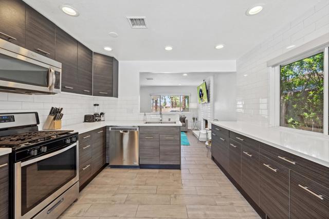 74135 Candlewood Street, Palm Desert CA: https://media.crmls.org/mediaz/6221ec03-7058-4b52-8678-e404d06177b2.jpg