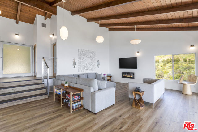 32701 Vista De Los Ondas Street, Malibu CA: https://media.crmls.org/mediaz/62223d9c-121d-4d88-b416-0b070108dc96.jpg