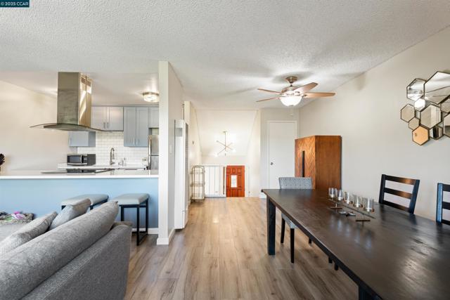 2420 Pleasant Hill Rd, Pleasant Hill CA: https://media.crmls.org/mediaz/62228022-dcd1-45a8-a2b4-56972d6f3ef7.jpg