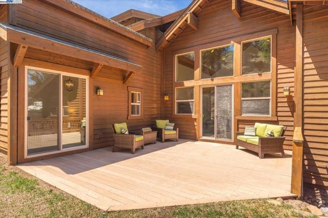 10023 S River Street, Truckee CA: https://media.crmls.org/mediaz/6222dcc7-1ee4-4a38-ab15-0ce4d714b9c6.jpg