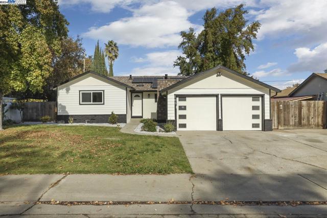 Image 3 of 39 For 105 Benjamin Holt Dr
