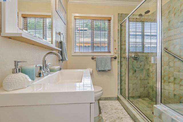 1127 Madera Ave, Menlo Park CA: https://media.crmls.org/mediaz/622303db-dea5-4795-8863-80d1432f0e57.jpg