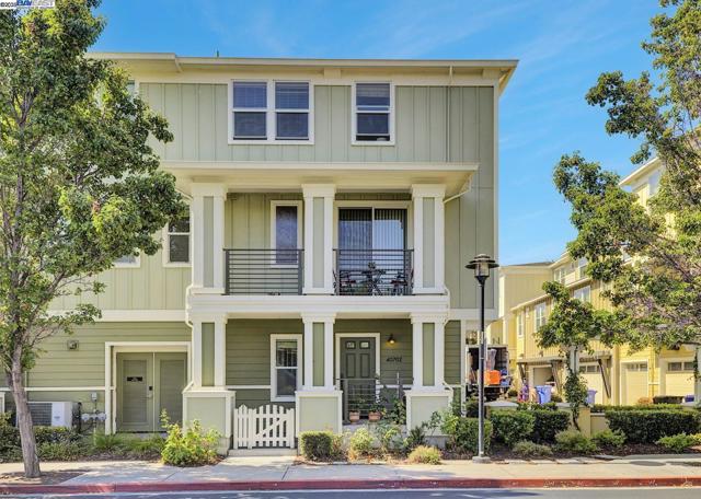 40702 Greystone Ter, Fremont CA: https://media.crmls.org/mediaz/622447d2-8a82-4ecf-acdb-1b248c82772f.jpg