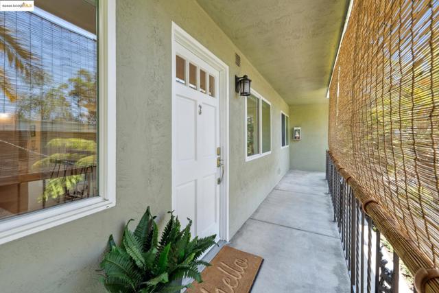 2028 Damuth St, Oakland CA: https://media.crmls.org/mediaz/62245866-bfd9-4674-9dc1-edbc0c48ac7d.jpg