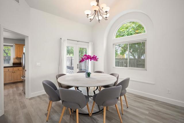 13358 Twin Circle Ct, Poway CA: https://media.crmls.org/mediaz/6224c9cc-80fe-4707-933d-562cadcd423b.jpg