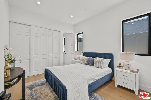 5741 Newcastle Avenue, Encino CA: https://media.crmls.org/mediaz/62251b29-0267-4be0-a028-33f1a95a7d78.jpg