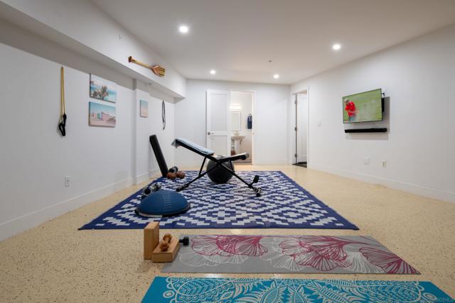 249 Playa Del Norte, La Jolla CA: https://media.crmls.org/mediaz/62254472-dfd7-4dc5-a351-3e2201cb2d85.jpg