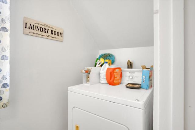 2310 Pacific Avenue, Alameda CA: https://media.crmls.org/mediaz/6225b7cd-e58c-46e3-a7ae-51b9e3a29e3e.jpg