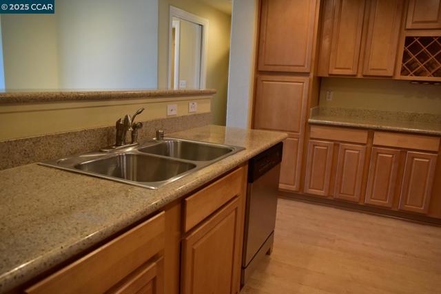 2210 Gellert Blvd, South San Francisco CA: https://media.crmls.org/mediaz/6226041f-03da-4c37-af1c-71c4b86630aa.jpg