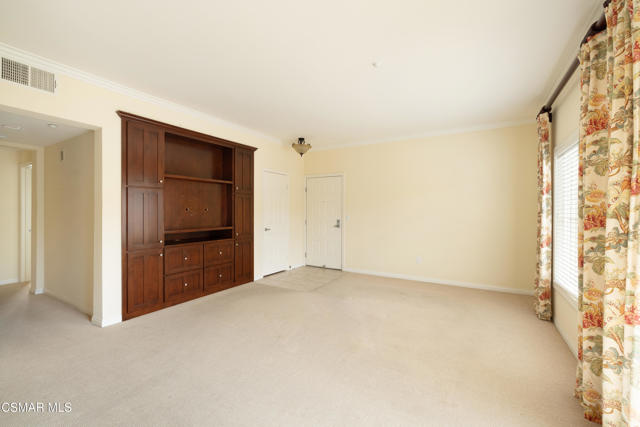 485 Country Club Drive, Simi Valley CA: https://media.crmls.org/mediaz/62261364-df3f-4be7-a022-aee15bb7795f.jpg