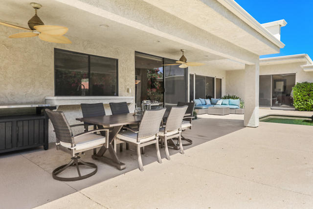 45550 Navajo Road, Indian Wells CA: https://media.crmls.org/mediaz/62269a1b-21cd-41ff-b137-f76195e5518a.jpg