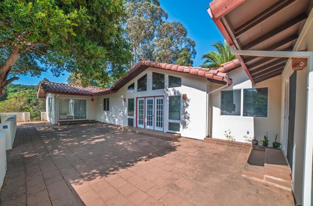 20210 Wilder Court, Salinas CA: https://media.crmls.org/mediaz/6226a1b4-0d0b-418c-a33a-2775d18c420e.jpg