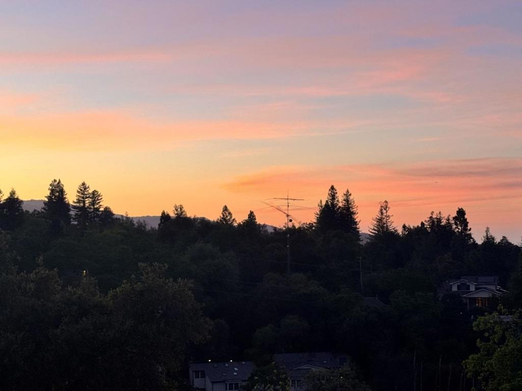 https://media.crmls.org/mediaz/6226b1e2-bce2-4d56-be17-81c89e033508.jpg?preset=X-Large