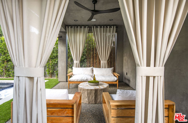 4112 Shadyglade Avenue, Studio City CA: https://media.crmls.org/mediaz/6226e7de-f051-4809-bb79-f64a38a73527.jpg