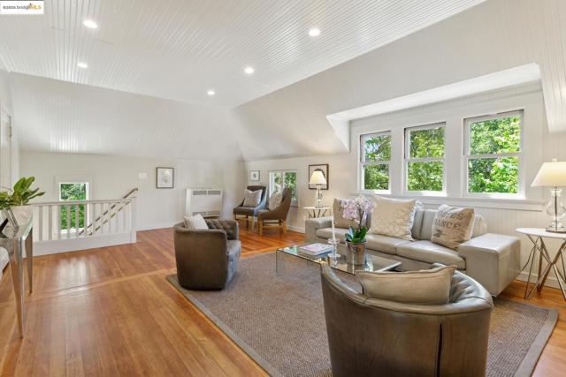 22 Sea View Ave, Piedmont CA: https://media.crmls.org/mediaz/622750c8-ff6d-46ff-9964-e8cc7f16c86a.jpg