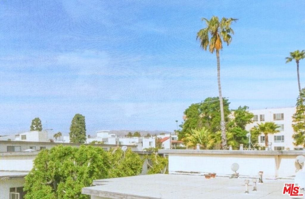 https://media.crmls.org/mediaz/6227782b-3a32-423a-8f00-8fa26782de40.jpg?preset=X-Large