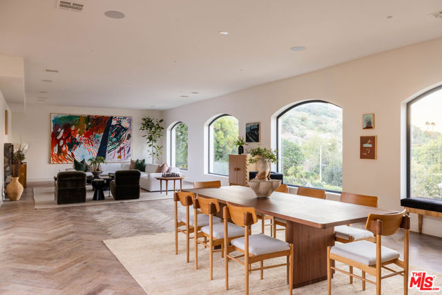 3546 Weslin Avenue, Sherman Oaks CA: https://media.crmls.org/mediaz/62277ca3-5dd6-49ee-bbc1-c346f336066f.jpg