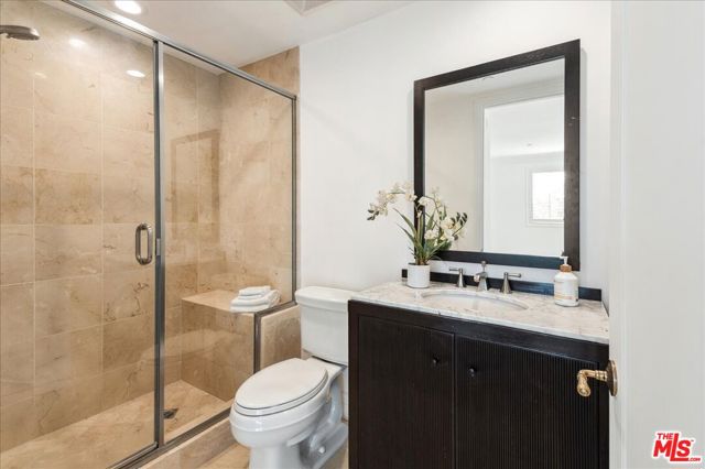 261 S Reeves Drive, Beverly Hills CA: https://media.crmls.org/mediaz/6227fe19-44af-46bf-8a68-55c7f474783c.jpg