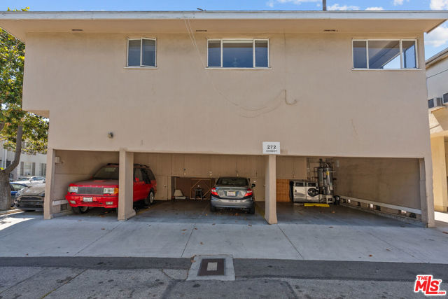 272 S Doheny Drive, Beverly Hills CA: https://media.crmls.org/mediaz/62286b8a-6580-41b4-b945-84d90caa21e8.jpg