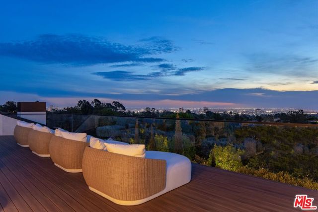 721 N Bonhill Road, Los Angeles CA: https://media.crmls.org/mediaz/6228f525-544b-48c7-a900-60c24002b1bd.jpg