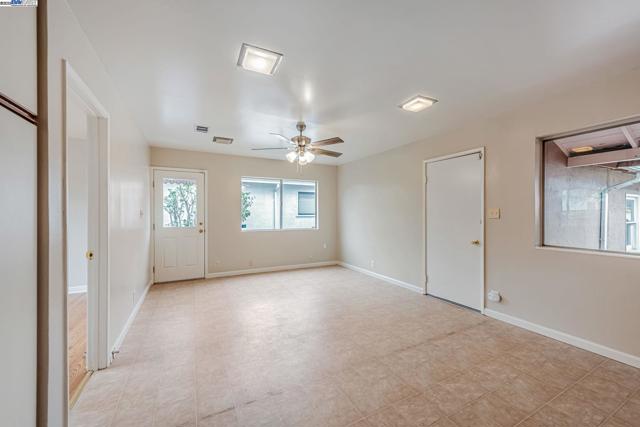 1315 Mersey Ave, San Leandro CA: https://media.crmls.org/mediaz/622a1b15-b8a2-43b3-b04c-a274947a904e.jpg