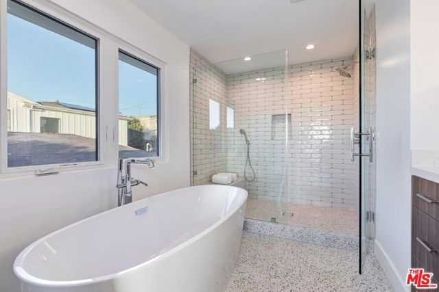 3528 Walnut Avenue, Manhattan Beach, California 90266, 5 Bedrooms Bedrooms, ,3 BathroomsBathrooms,Residential,Sold,Walnut,23238455