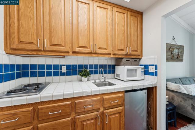645 Los Palos Dr, Lafayette CA: https://media.crmls.org/mediaz/622c3952-26a8-43aa-973a-a3fc15189a67.jpg