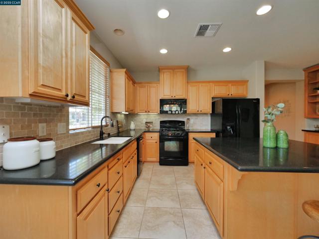 335 Suez Canal Lane, Sacramento CA: https://media.crmls.org/mediaz/622c5b7a-49f0-4419-9cf4-af88176249cf.jpg