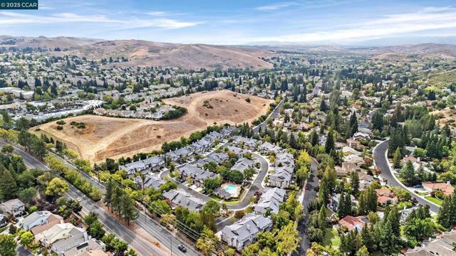 422 Sutton Cir, Danville CA: https://media.crmls.org/mediaz/622c80cb-d668-4024-a9bc-c79bbe558f1c.jpg