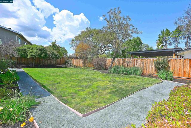 383 Caravelle Dr, Walnut Creek CA: https://media.crmls.org/mediaz/622cb45c-b823-4c1d-96f1-f2d8db3d3543.jpg