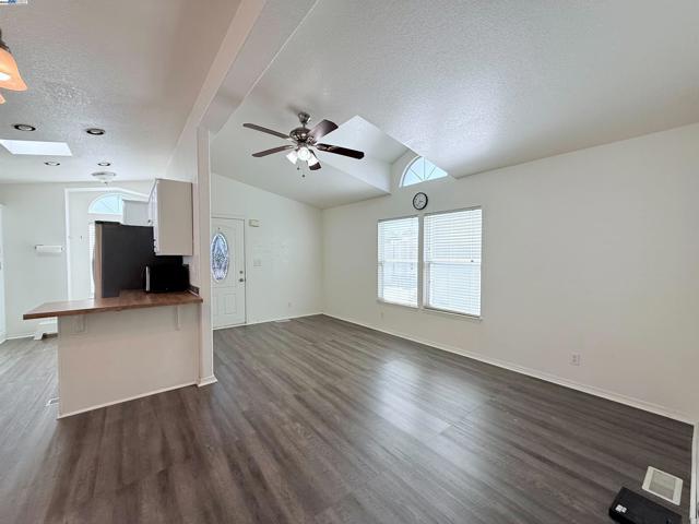 6130 Monterey Rd, San Jose CA: https://media.crmls.org/mediaz/622cfae6-7555-4d7f-82e9-5b2f37851926.jpg