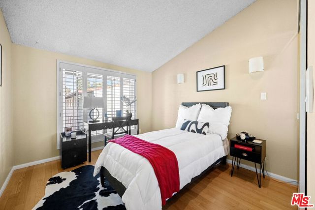 5951 Canterbury Drive, Culver City CA: https://media.crmls.org/mediaz/622cffb6-3fd0-4ee1-a8b9-a42f2a6bf44e.jpg