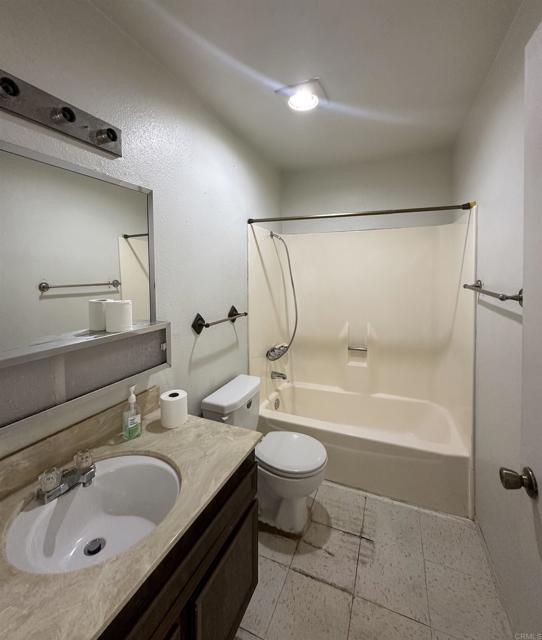 Detail Gallery Image 8 of 15 For 462 Bluffview Rd, Spring Valley,  CA 91977 - 3 Beds | 2 Baths