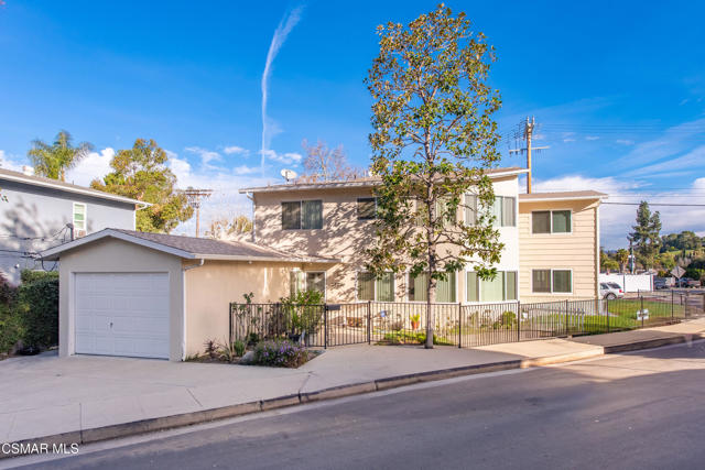 22002 Ybarra Road, Woodland Hills CA: https://media.crmls.org/mediaz/622eccf9-ea4a-4e93-98c8-933eb5866e8d.jpg