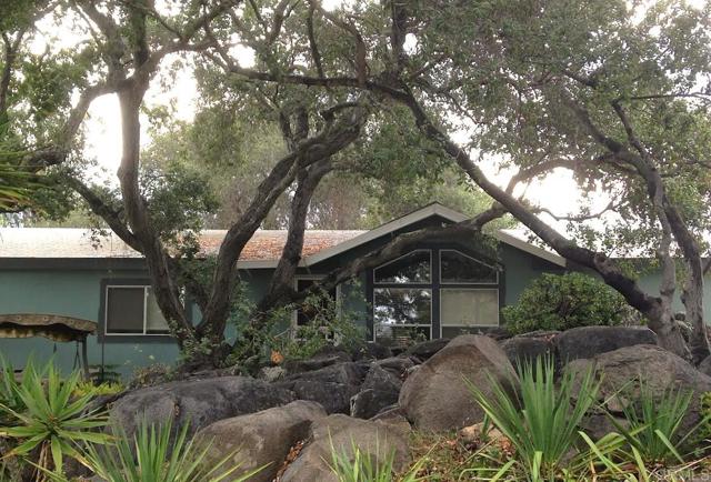 1750 W Citracado Parkway, Escondido CA: https://media.crmls.org/mediaz/622ed4c5-195b-406b-b51d-ea4a2820a753.jpg