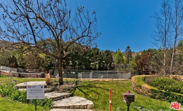 17706 Camino De Yatasto, Pacific Palisades CA: https://media.crmls.org/mediaz/622f2176-5e54-422f-8119-f40e562d133e.jpg