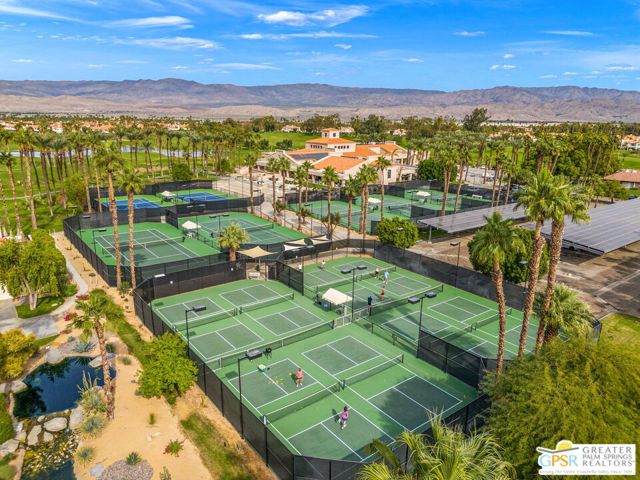 106 Avellino Circle, Palm Desert CA: https://media.crmls.org/mediaz/622f8e4e-b020-4765-a160-3de24c86d6b2.jpg