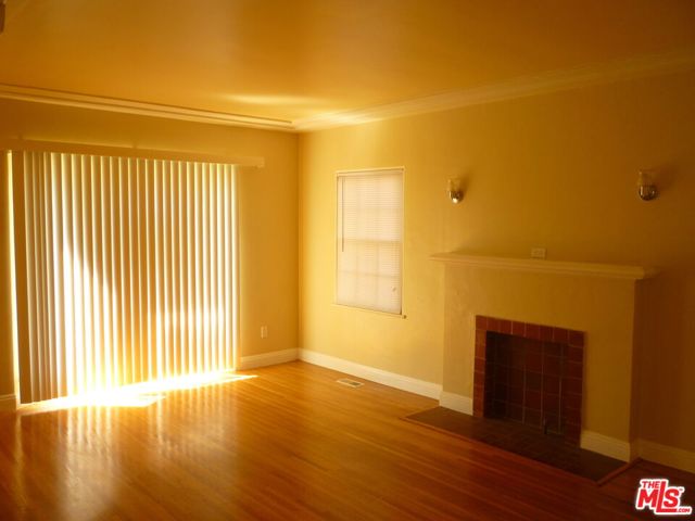 8456 Byrd Avenue, Inglewood CA: https://media.crmls.org/mediaz/622fa4c4-7df8-4a49-8d21-db5c9e7f72da.jpg