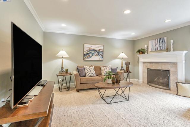 736 Tunbridge Rd, Danville CA: https://media.crmls.org/mediaz/622fec62-6dd7-4303-b2ff-34318975516e.jpg