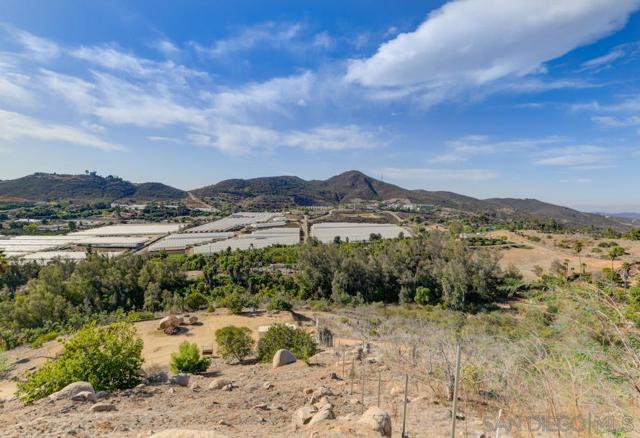 496 Camino Calafia, San Marcos CA: https://media.crmls.org/mediaz/6230495b-9b07-4d87-97f9-4068333e3f8d.jpg
