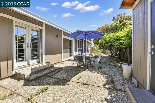 1821 Alicante Ct, Concord CA: https://media.crmls.org/mediaz/6230b1c9-b160-452b-9325-c178b5a88d3c.jpg