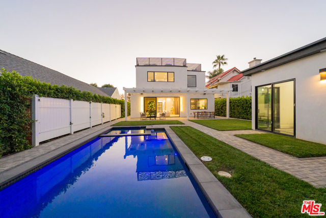 4532 Calhoun Avenue, Sherman Oaks CA: https://media.crmls.org/mediaz/6230e8e8-8a4a-4ab6-bb12-c88b47abd850.jpg