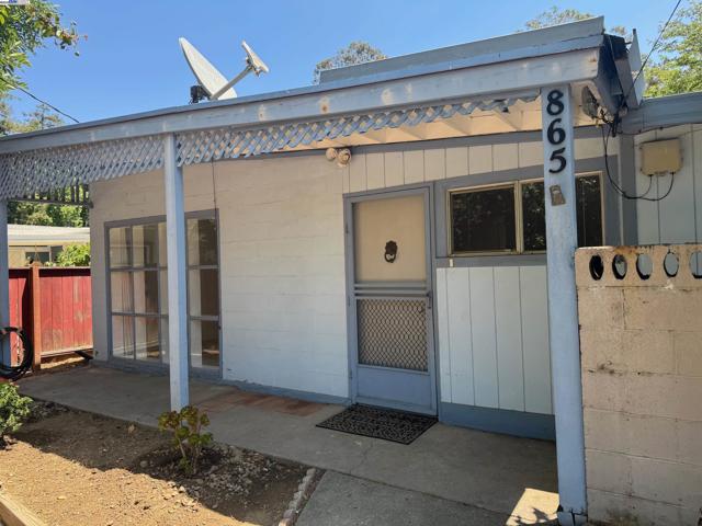 865 Old Canyon Road, Fremont CA: https://media.crmls.org/mediaz/623100b5-1fc3-4ce9-9fba-1c9c10db1715.jpg